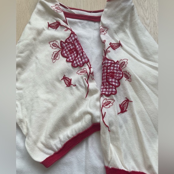 📍We The Free White and Red Embroidered Jersey Top 😍 - Picture 3 of 4